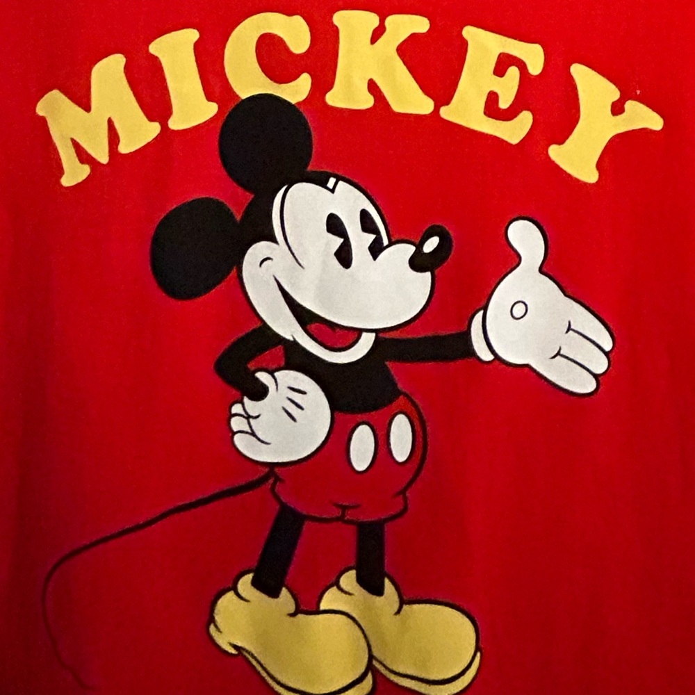📦 NWOT Mickey Mouse Red Tee Size Medium - Picture 2 of 6
